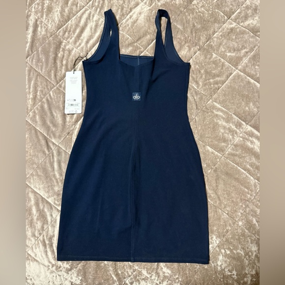ALO Yoga Navy Apparel - Picture 4 of 6
